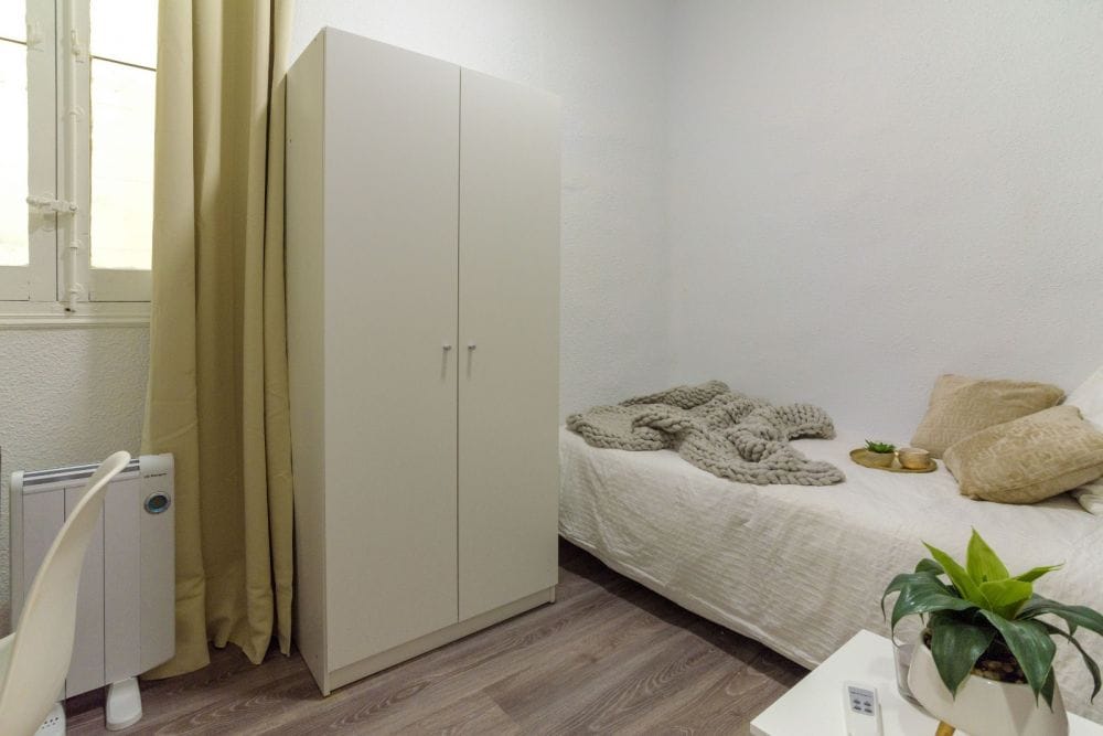 Cozy room in Ayala Street