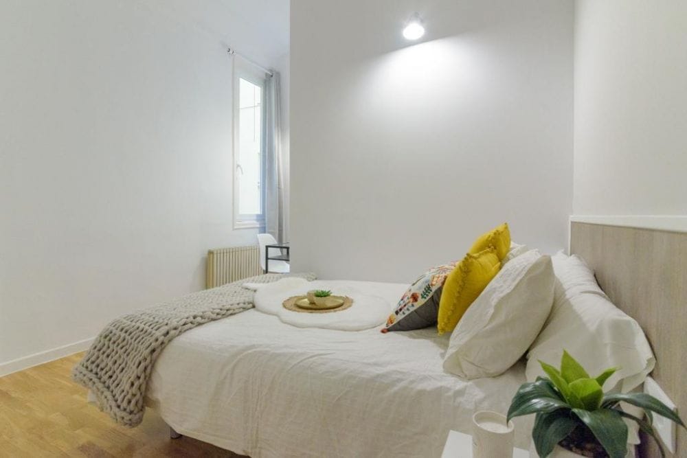Beautiful double room in Valenzuela Street