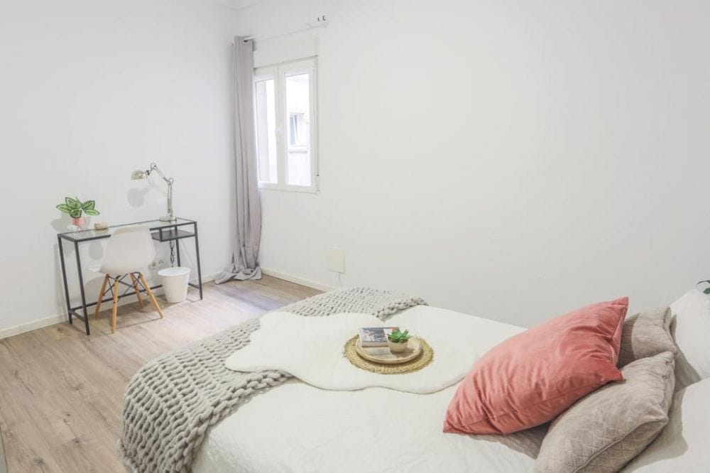 Spacious double room in calle del Ferrocarril