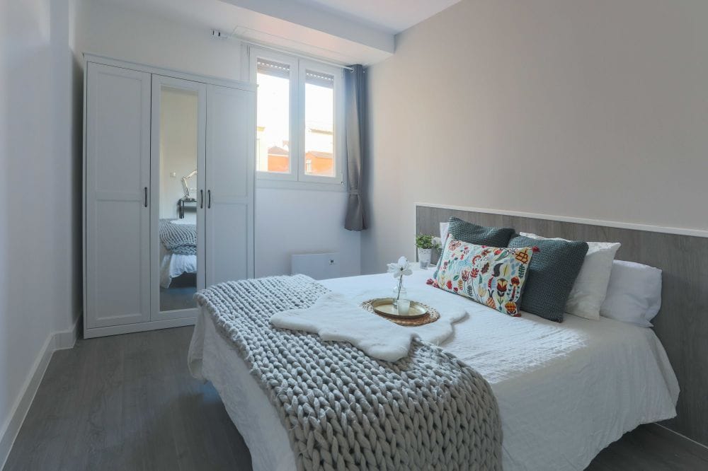 Bright and cozy room in calle del Ferrocarril