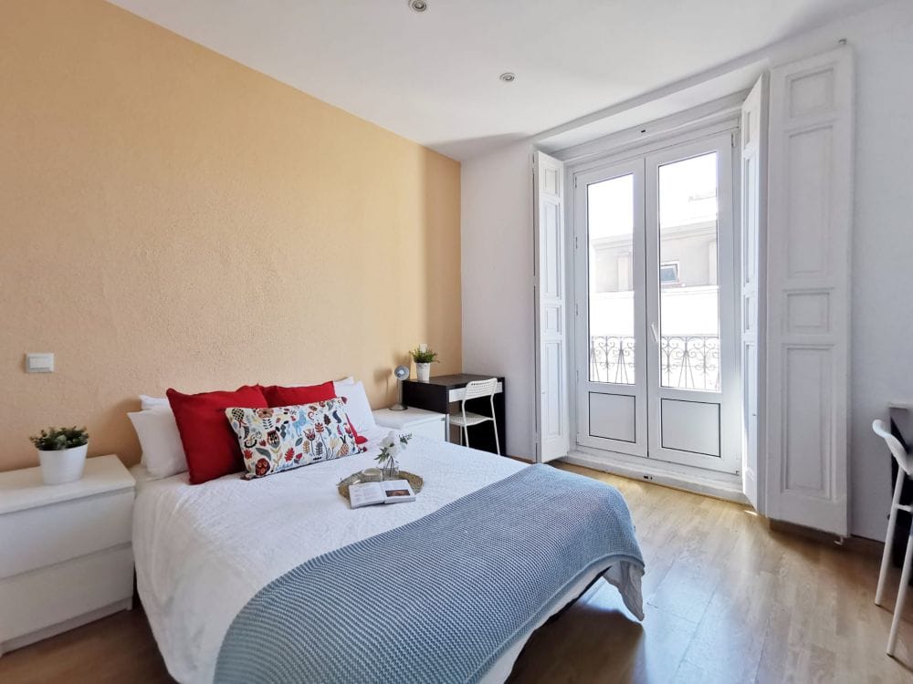 Bright room in Redondilla Street
