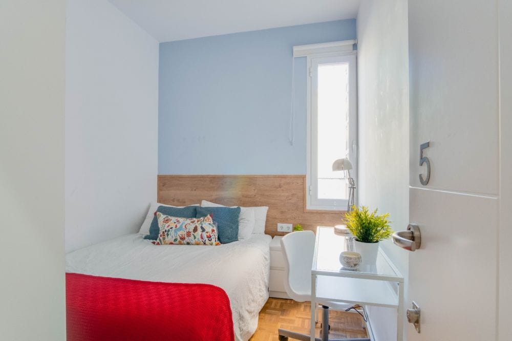 Charming room in Fernán Gonzalez Street