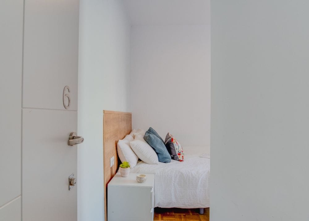 Bright room in Fernán González Street