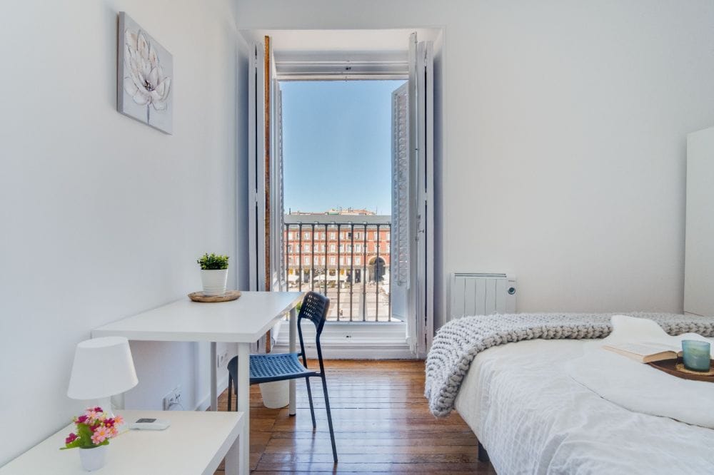 Bright exterior room in Plaza Mayor