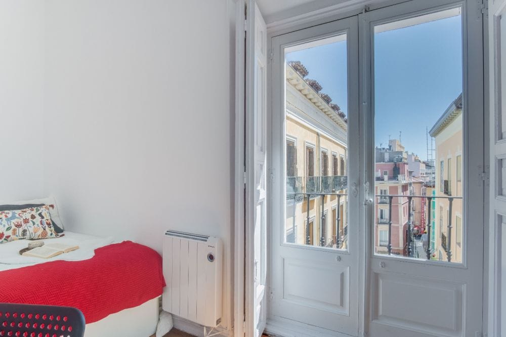 Nice exterior room in Plaza Mayor