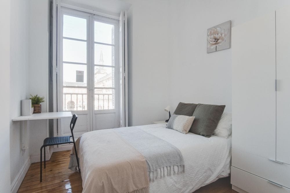 Beautiful exterior room with balcony in Plaza Mayor