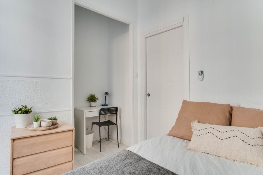 Spacious exterior room with balcony in Plaza Mayor