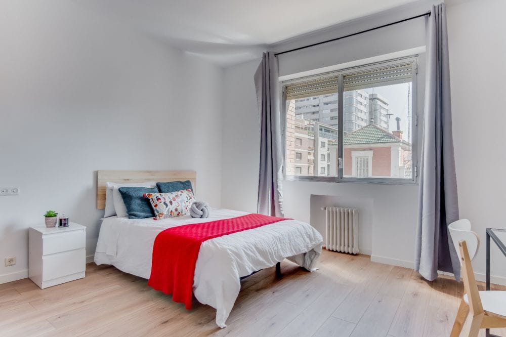 Espaciosa habitación doble en calle Quintana