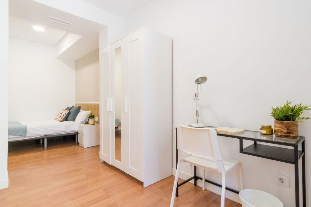 Spacious room in Alejandro González, Madrid