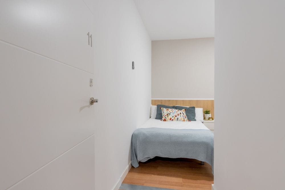 Charming room in Alejandro González, Madrid