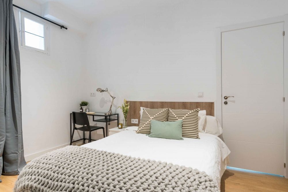 Fantastic room at Plaza de la Marina Española