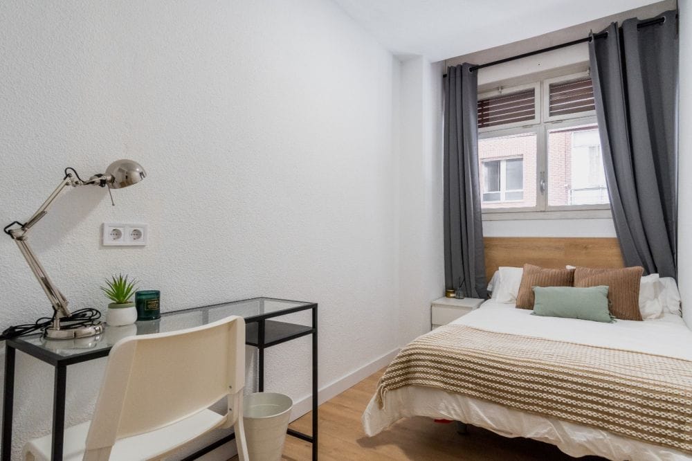 Cozy double room in calle Martin de los Heros