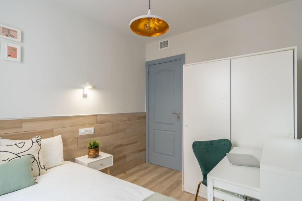 Precious room in Eduardo Marquina street