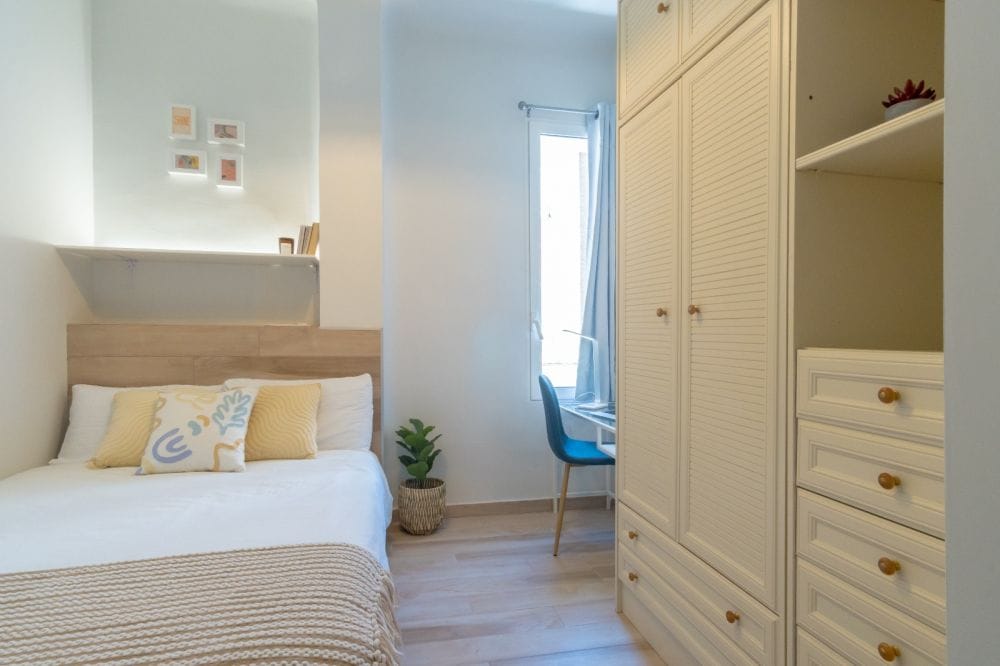 Spacious double room in Comillas