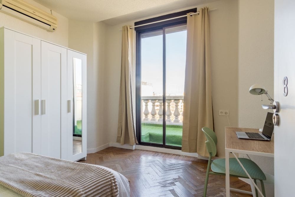 Big room with balcony in San Bernardo