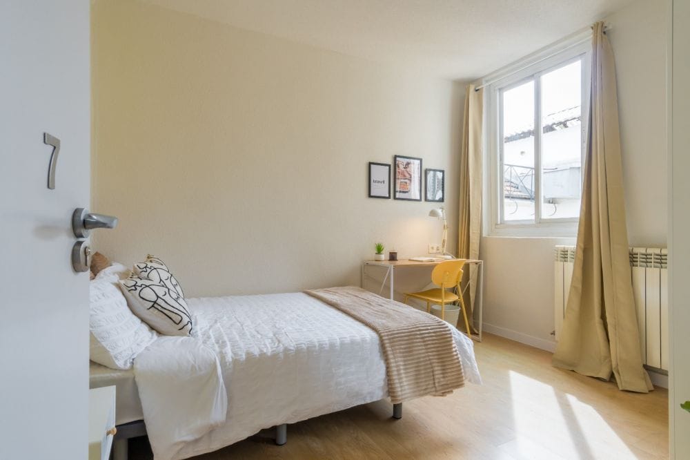 Nice double room 5 minutes away from Malasaña