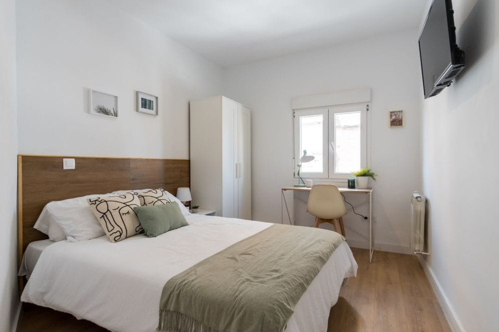 Pleasant double room in Madrid