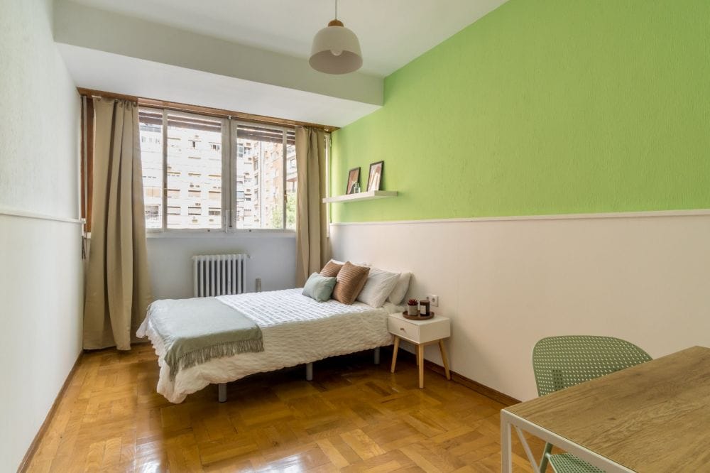 Cozy and luminous room in the north of Madrid