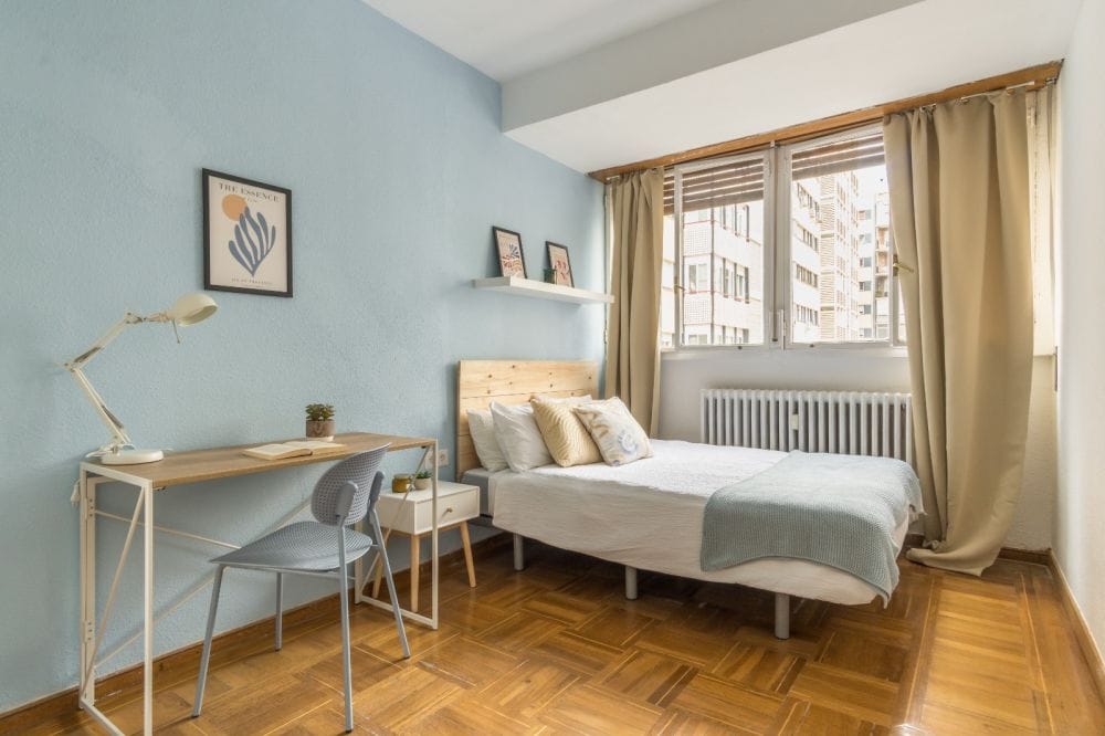 Beautiful and luminous room in Madrid