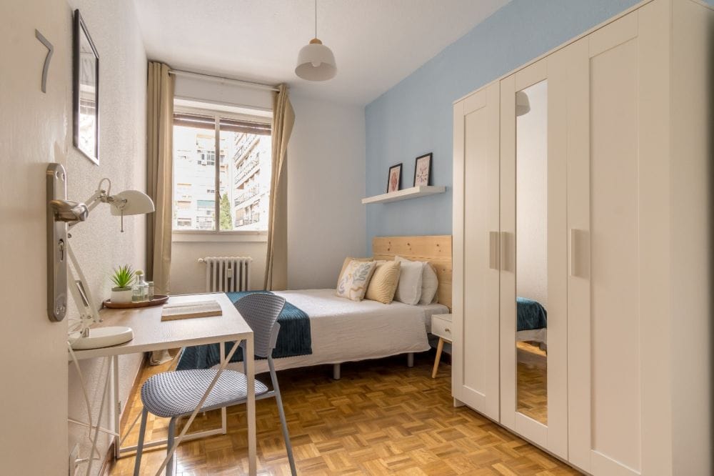 Lovely and cozy room in the north of Madrid
