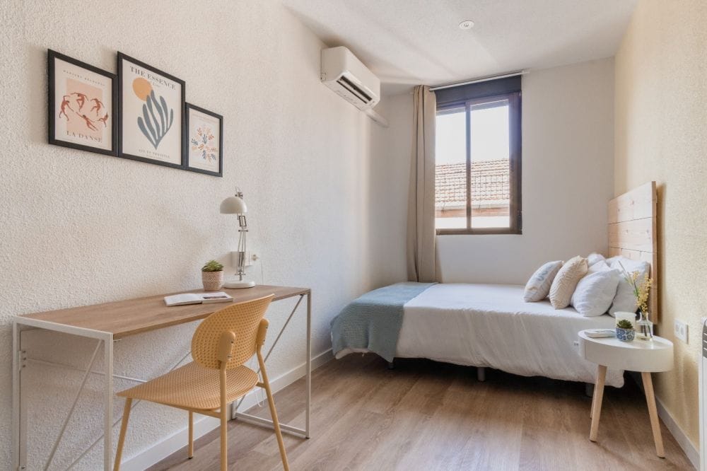 Spacious and luminous room in Alberto Aguilera