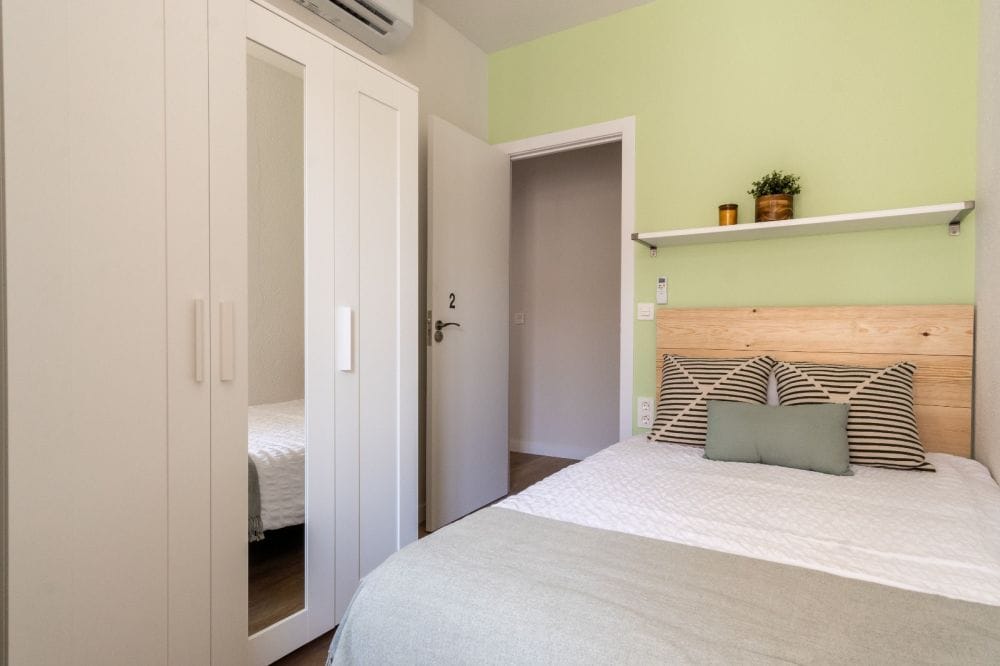 Cozy room in Alberto Aguilera street