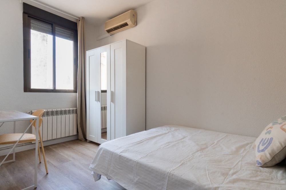 Pleasant room in Alberto Aguilera