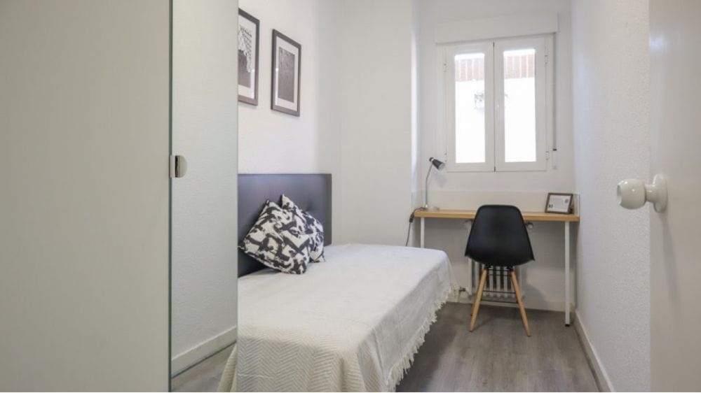 Beautiful and luminous room in Madrid.