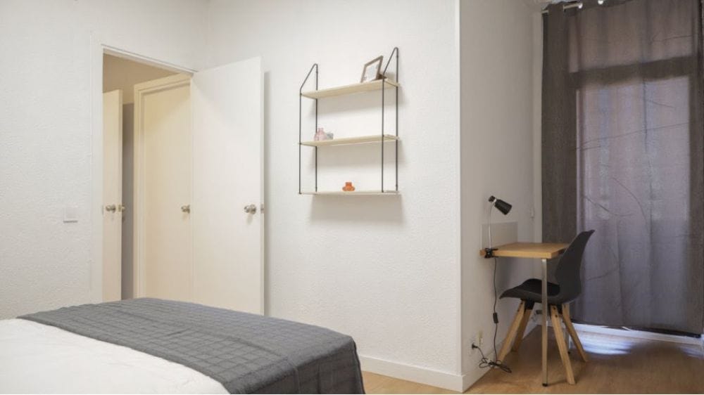 Gorgeous room with a private terrace in Madrid.