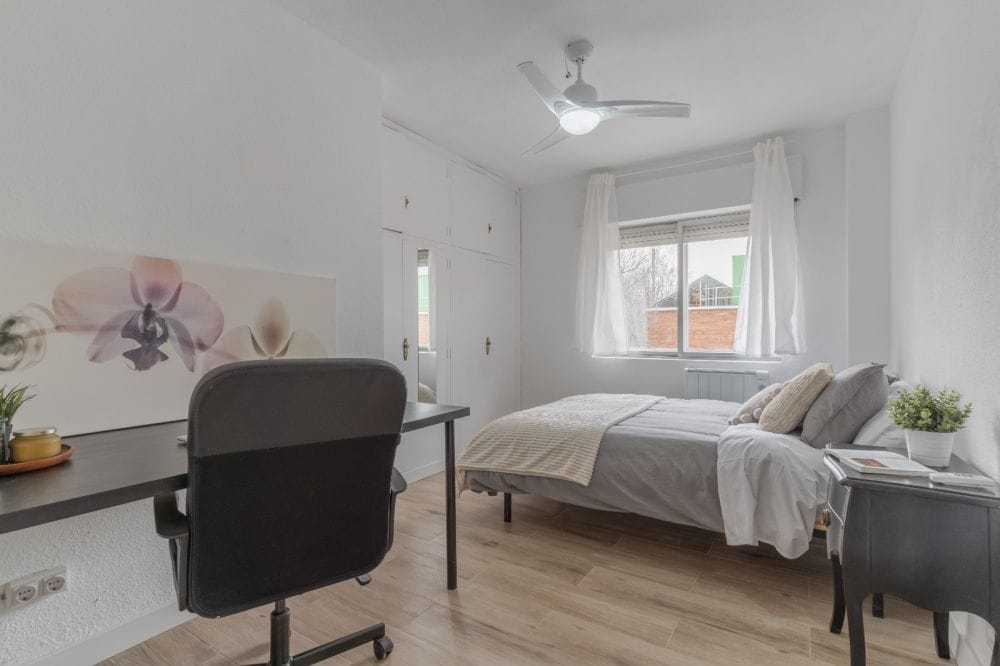 Exterior room on Calle Paseo de Moreras