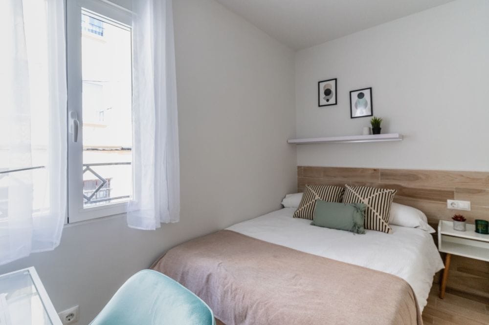 Spacious room in Puerta del Angel