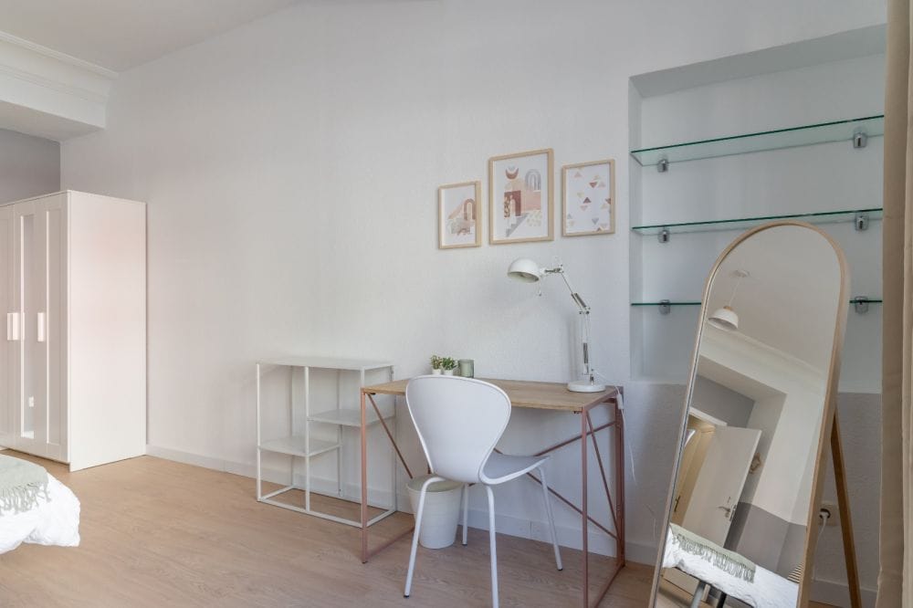 Beautiful room in Avenida Felipe II