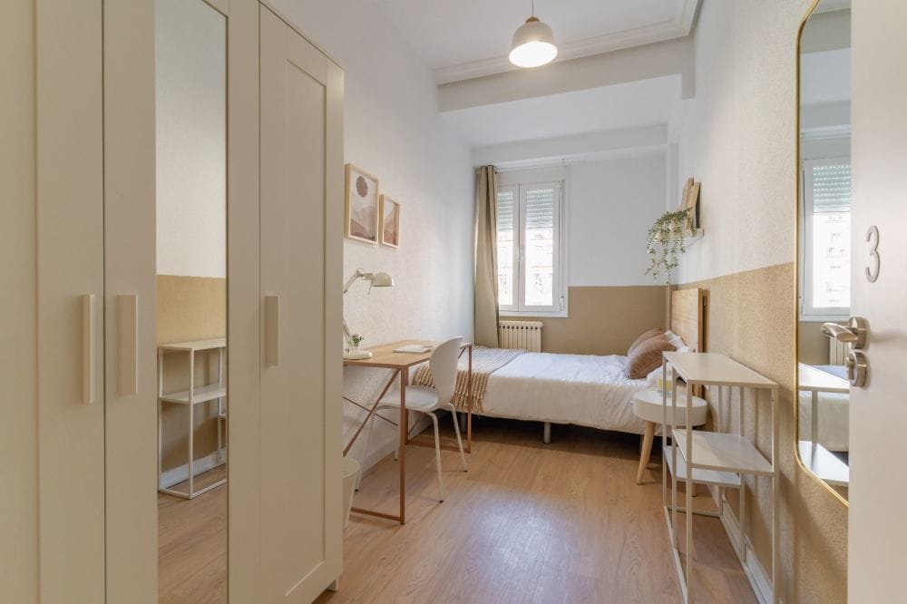 Beautiful room in Avenida Felipe II