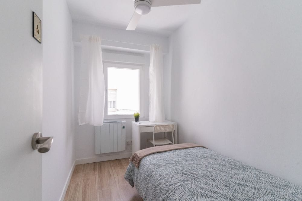 Bright room in Villaverde Alto