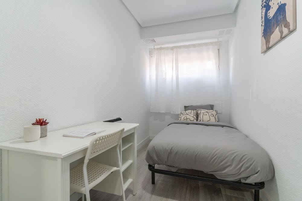 Charming Room in Usera