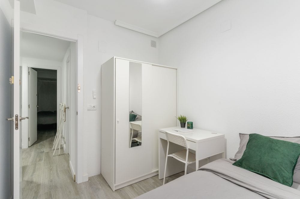 Tranquil Room in Fermin Donaire
