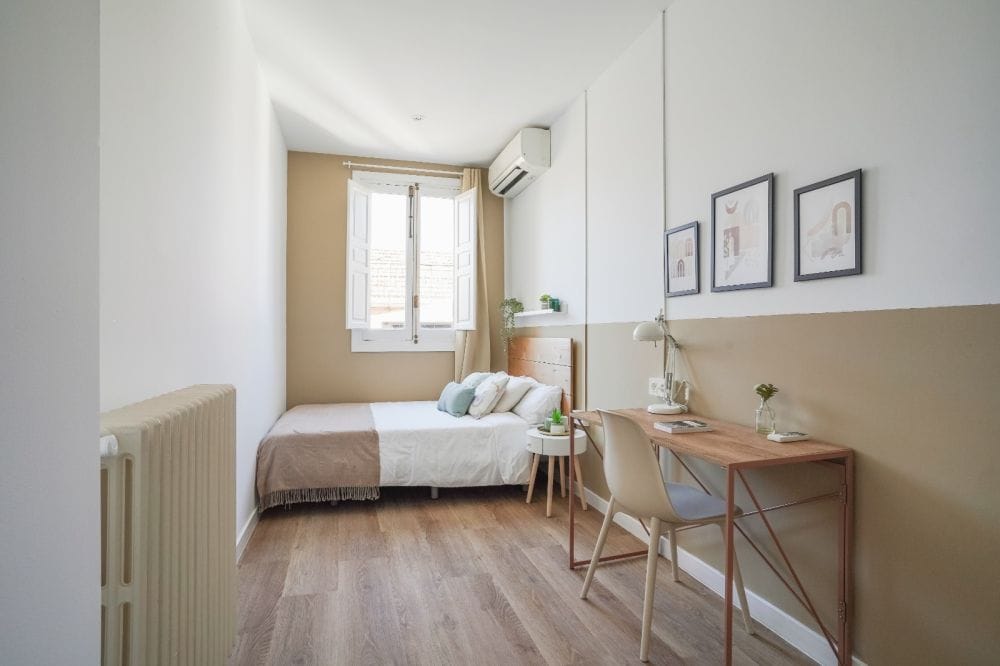 Cozy room in Alberto Aguilera street