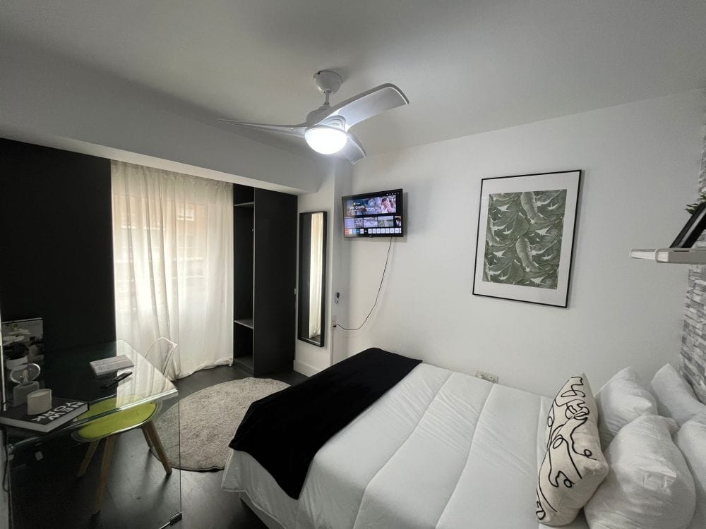 Spacious room in Madrid Rio