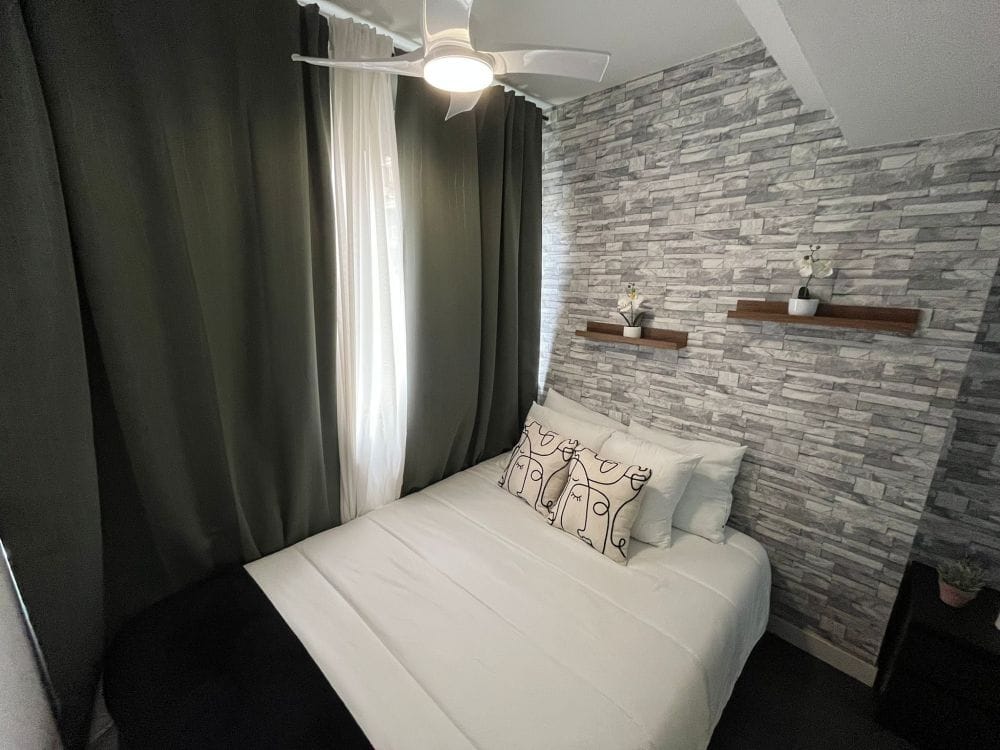 Bright room in Madrid Rio