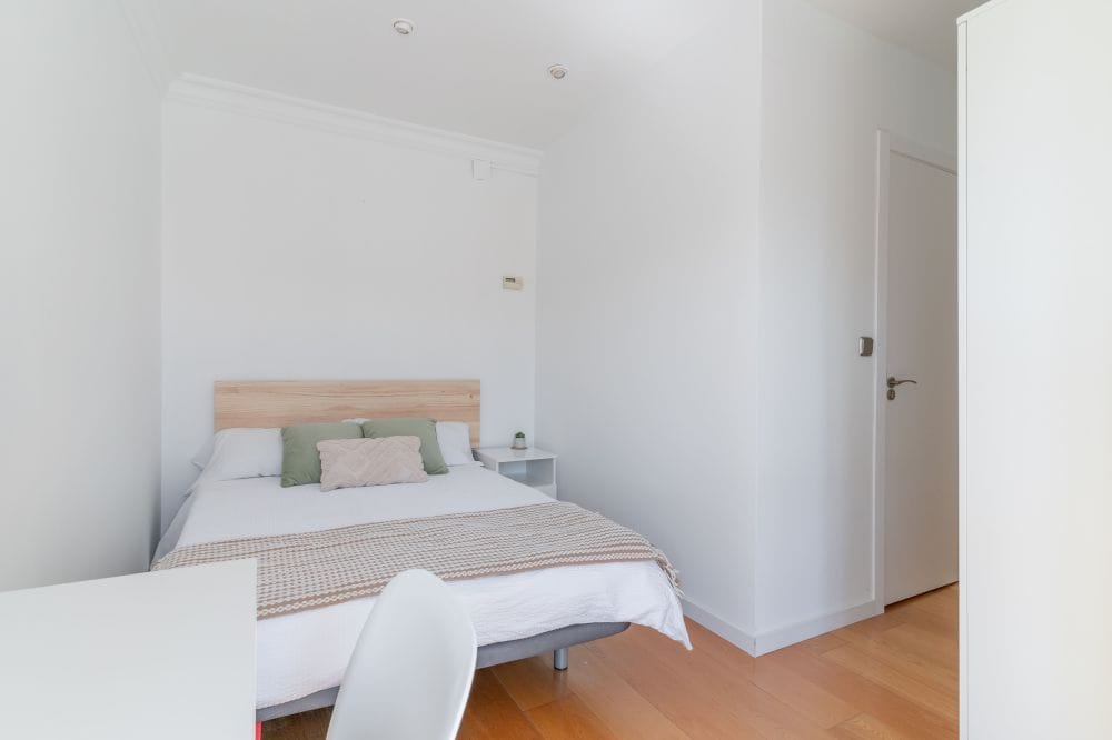 Bright double room in Madrid