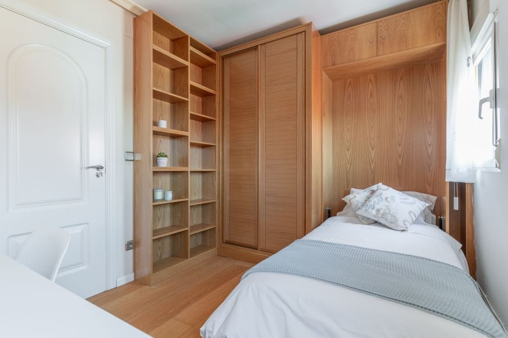 Room with a folding bed in Hortaleza