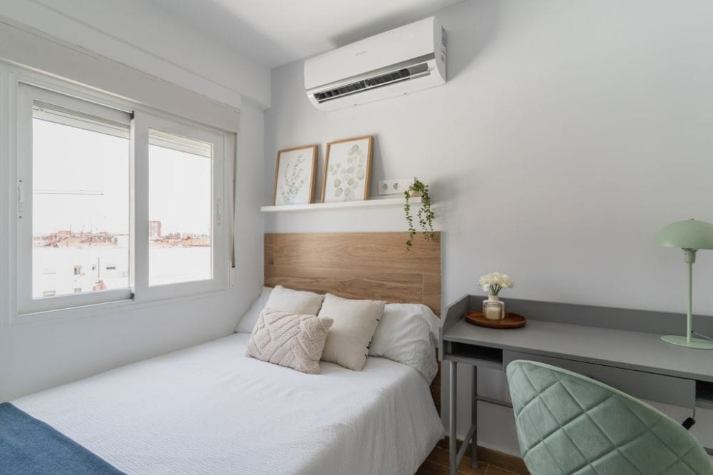 Charming room with private bathroom in Oporto's neighborhood