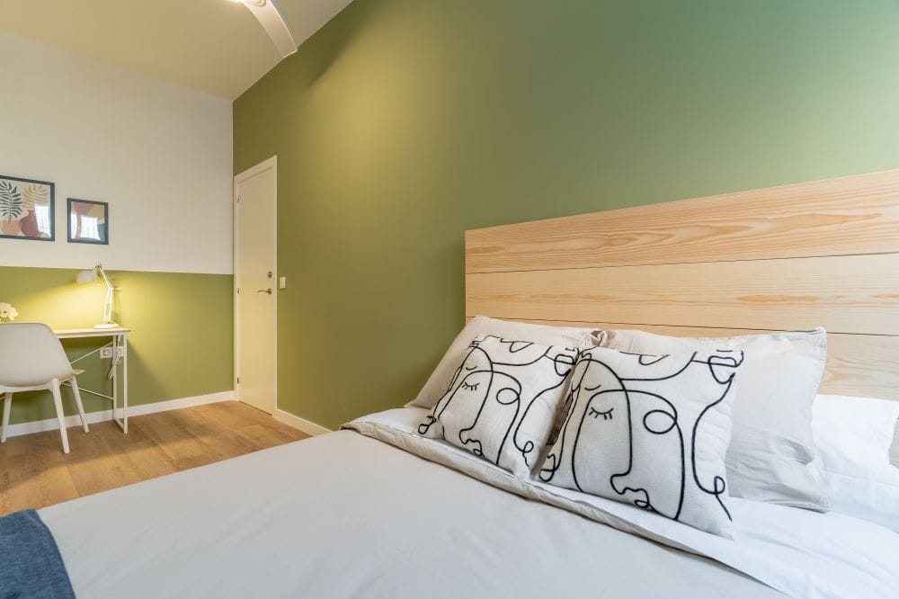 Large room in Cuatro Caminos