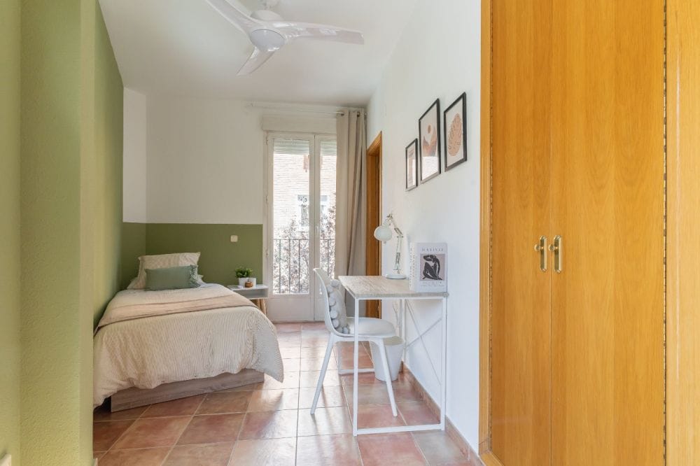 Beautiful room in Cuatro Caminos