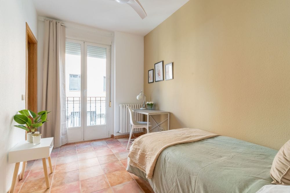 Bright single room in Cuatro Caminos