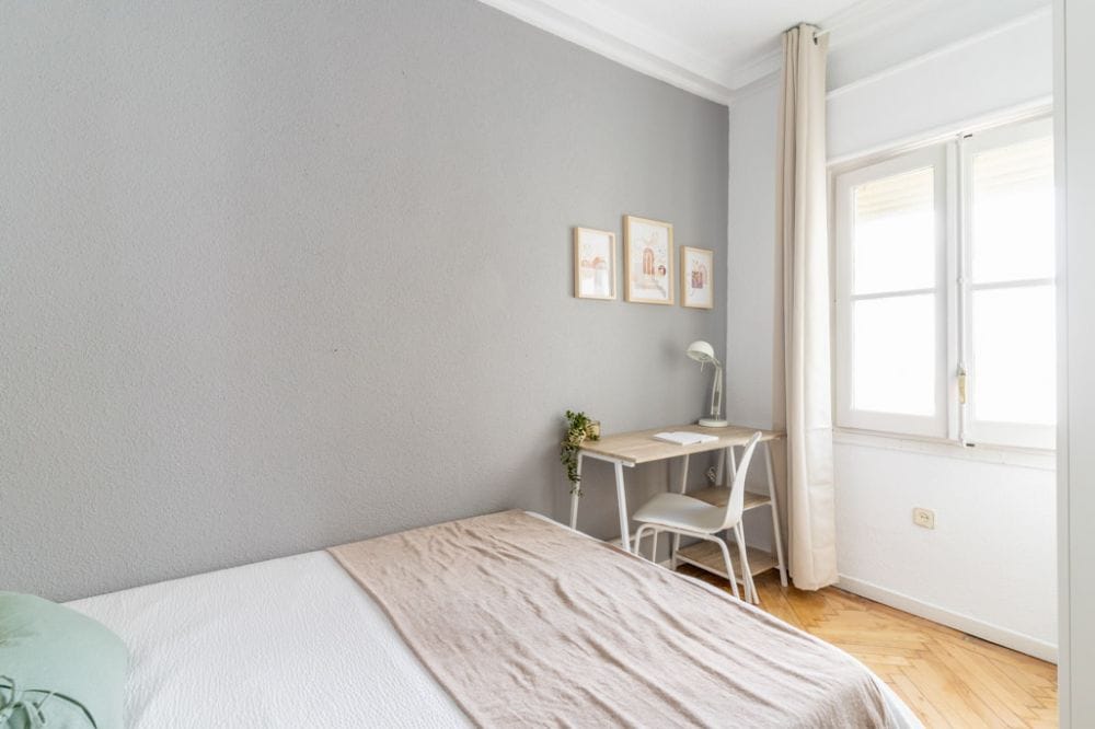 Beautiful double room on Avenida America