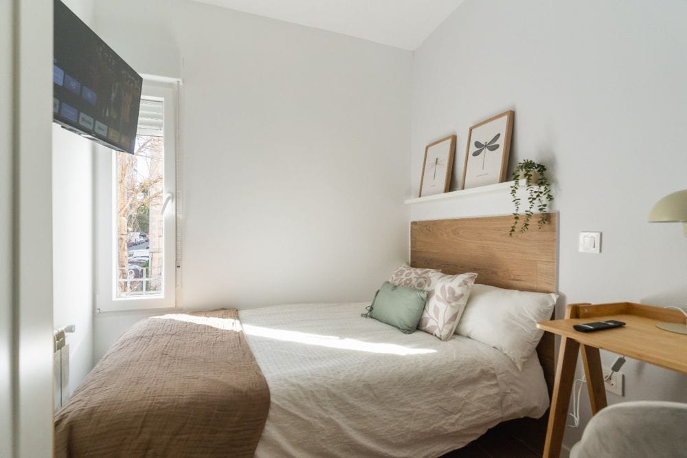 Cozy room with private bathroom in Urgel