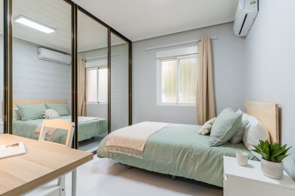 Spacious room in Carabanchel