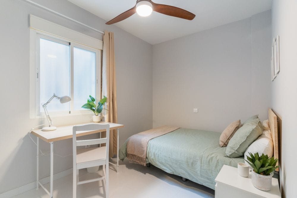 Spacious room in Carabanchel