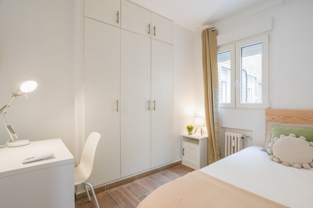 Beautiful room in Plaza España with private bathroom